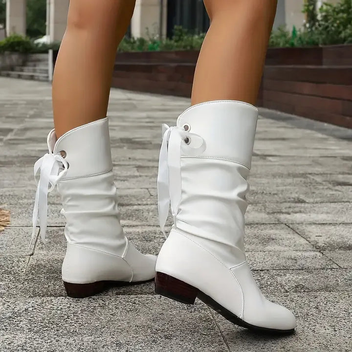 Hilda - Wadenhohe Schnürstiefel mit Raffung