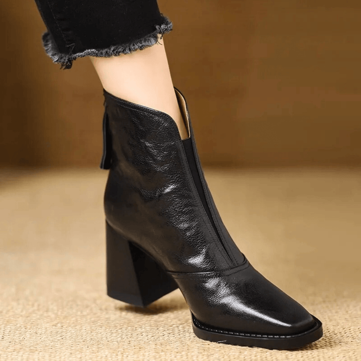 Zora - Stiefelette mit mittelhohem, skulpturalem Absatz