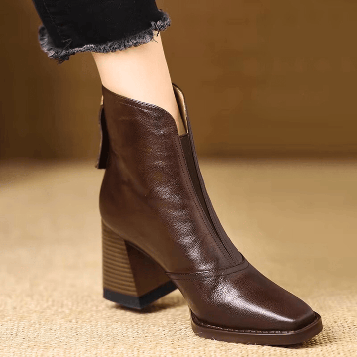 Zora - Stiefelette mit mittelhohem, skulpturalem Absatz